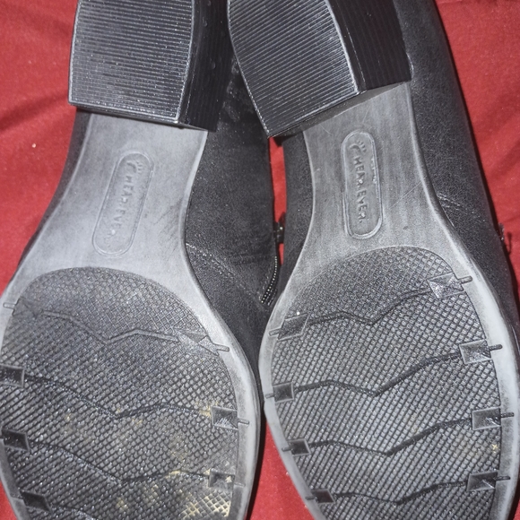 WEAR EVER Very cute Blk Leather ankle booties  crinkle style with low heel - Picture 5 of 6